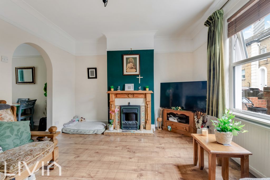 Property photo 3 of 14 Laud Street 35 -21