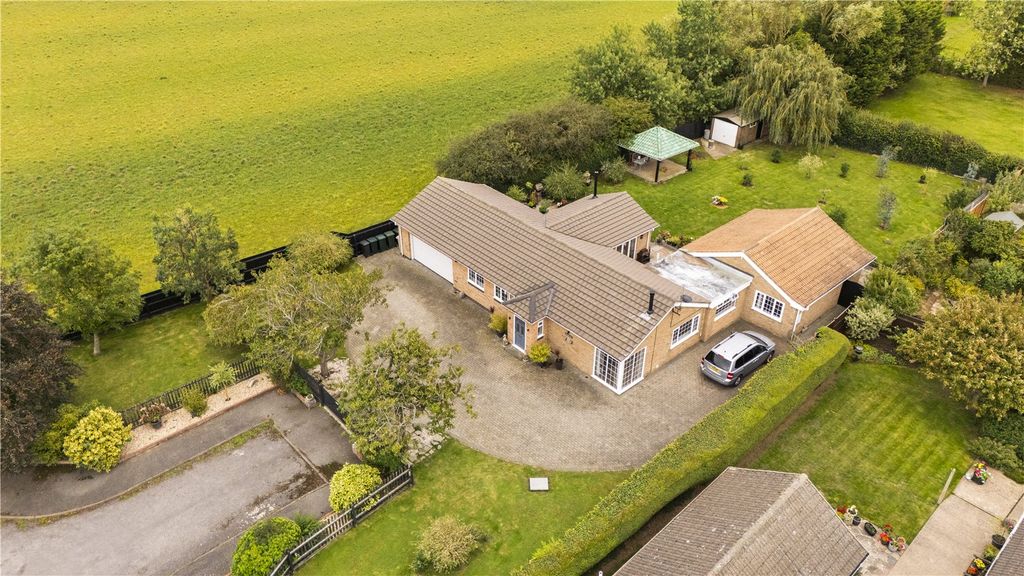 Property photo 1 of 50 Picture No. 04