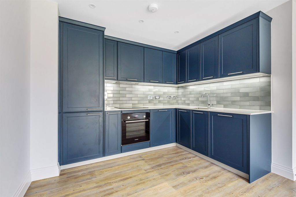 Property photo 3 of 10 Kitchen