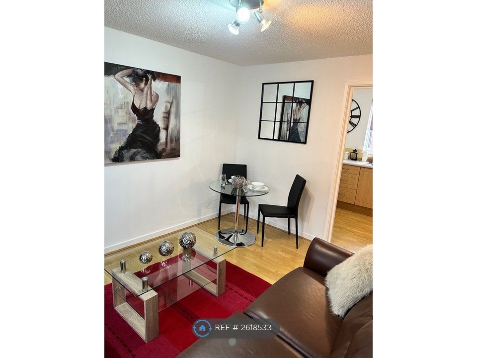 Property photo 2 of 17 Lounge