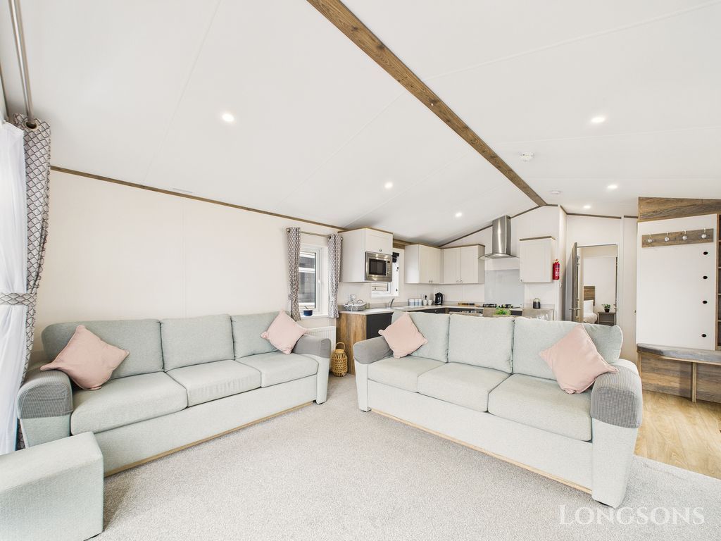 Property photo 2 of 17 Cam02173G0 Pr0326 Still031