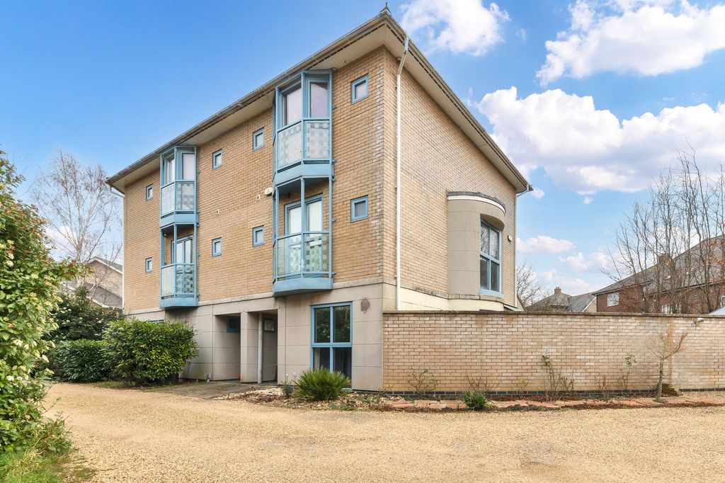 Property photo 1 of 27