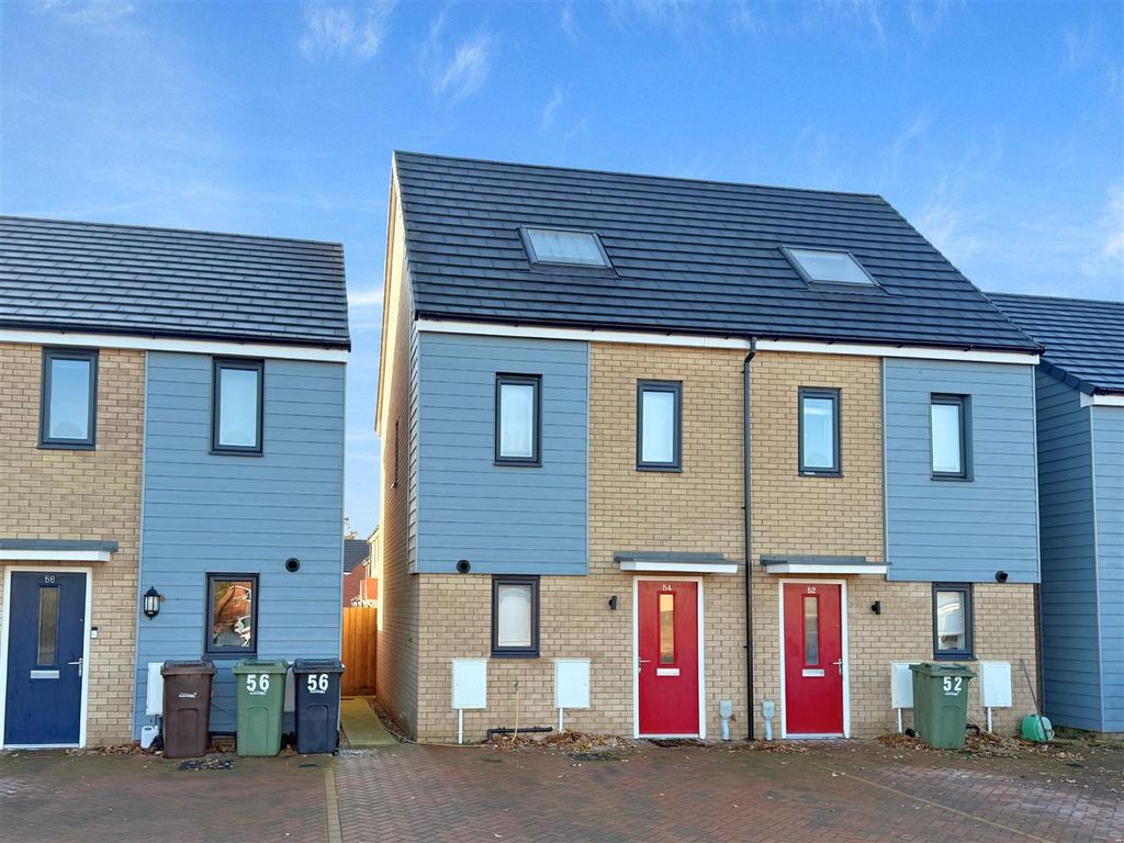 Property photo 1 of 8 Front Aspect