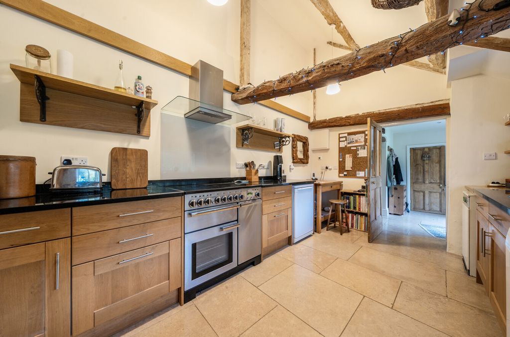Property photo 3 of 33 Kitchen