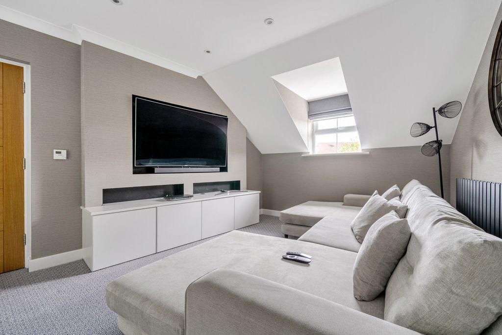 Property photo 2 of 17 1354315-13-68c1Ea...