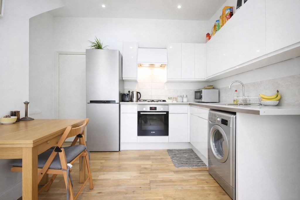 Property photo 3 of 6 Kitchen