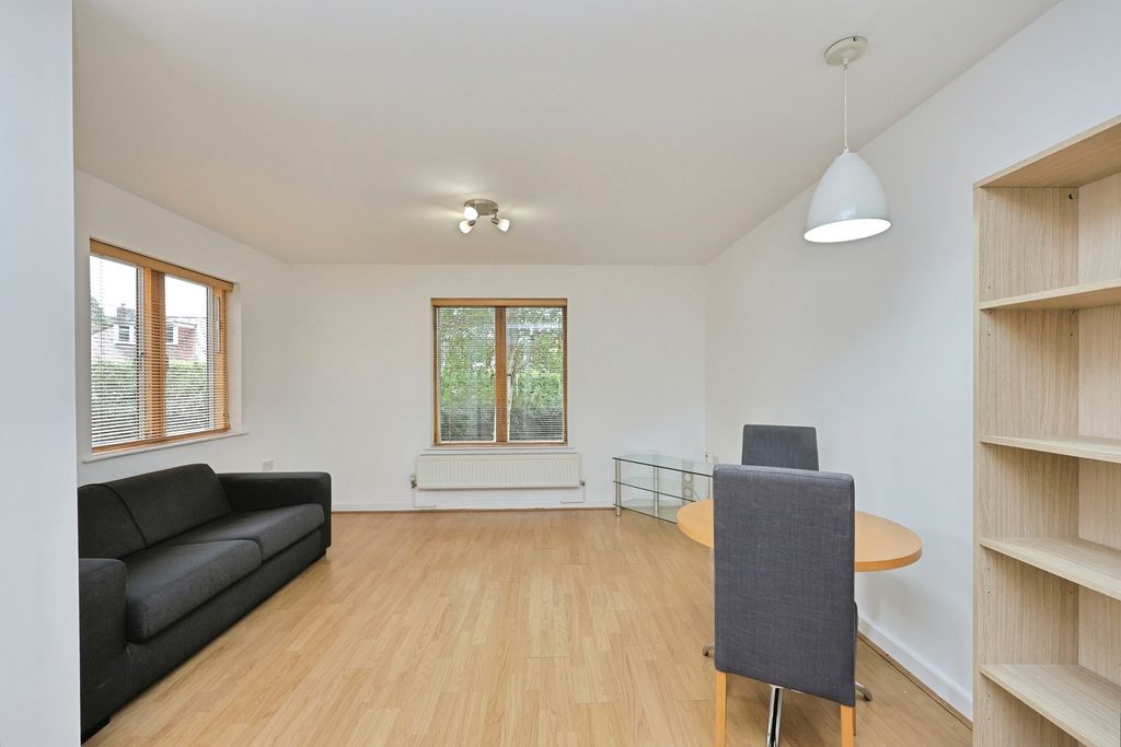 Property photo 3 of 11 Pbox-Img.Jpg