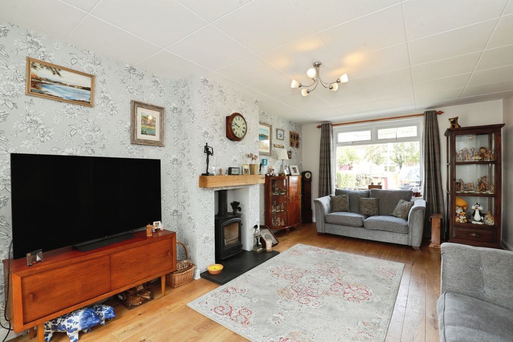 Property photo 2 of 17 Photo