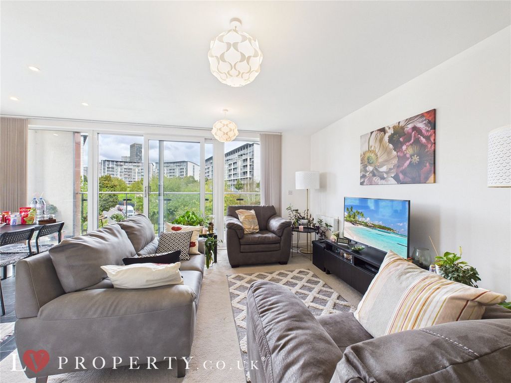 Property photo 2 of 18 Picture No. 01