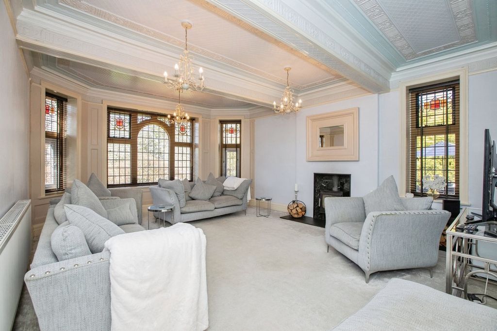 Property photo 2 of 34