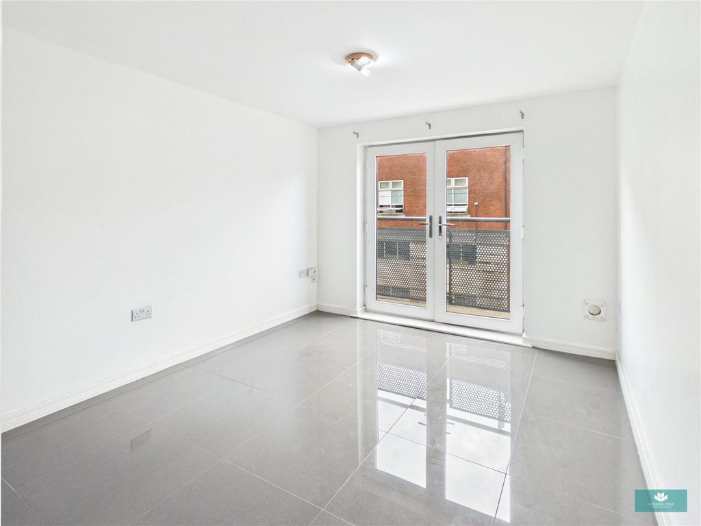 Property photo 2 of 9 Picture No. 19
