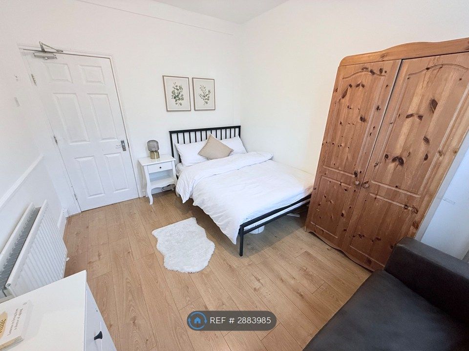 Property photo 1 of 9 Large Double £215 / £275 For 2