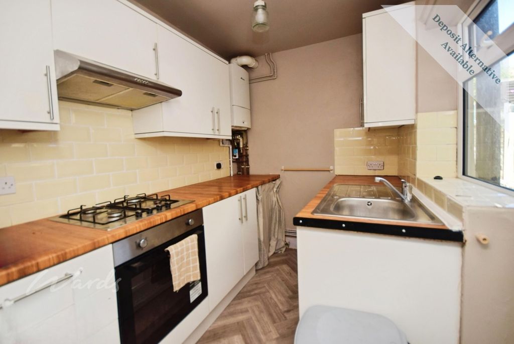 Property photo 2 of 11 Kitchen