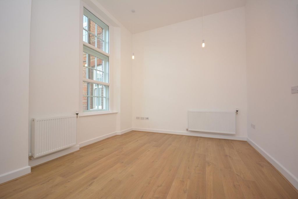 Property photo 2 of 7 Lounge