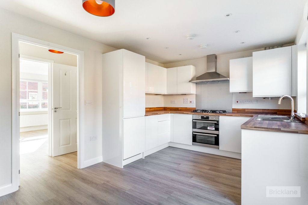 Property photo 3 of 12 Kitchen