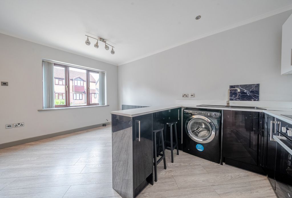 Property photo 3 of 8 1329195-24-687E31...