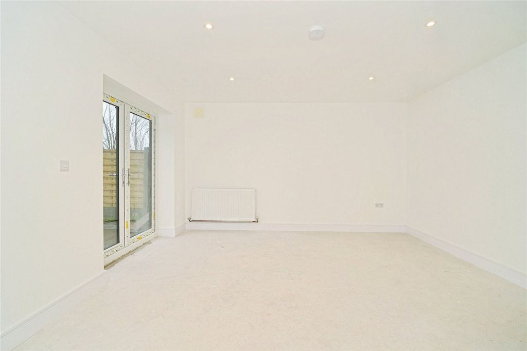 Property photo 3 of 23 Picture No. 34