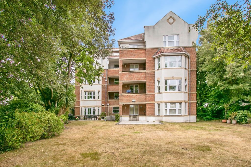 Property photo 2 of 16 Photo