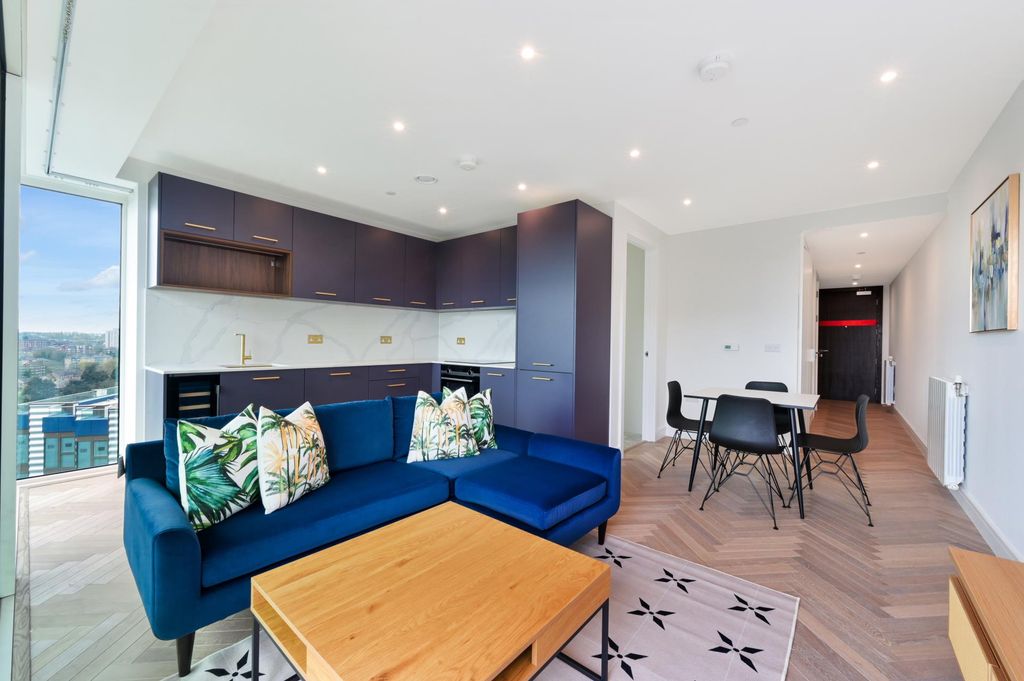 Property photo 3 of 13