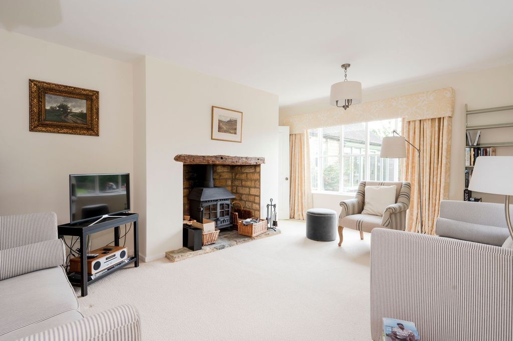 Property photo 3 of 23 Living Room