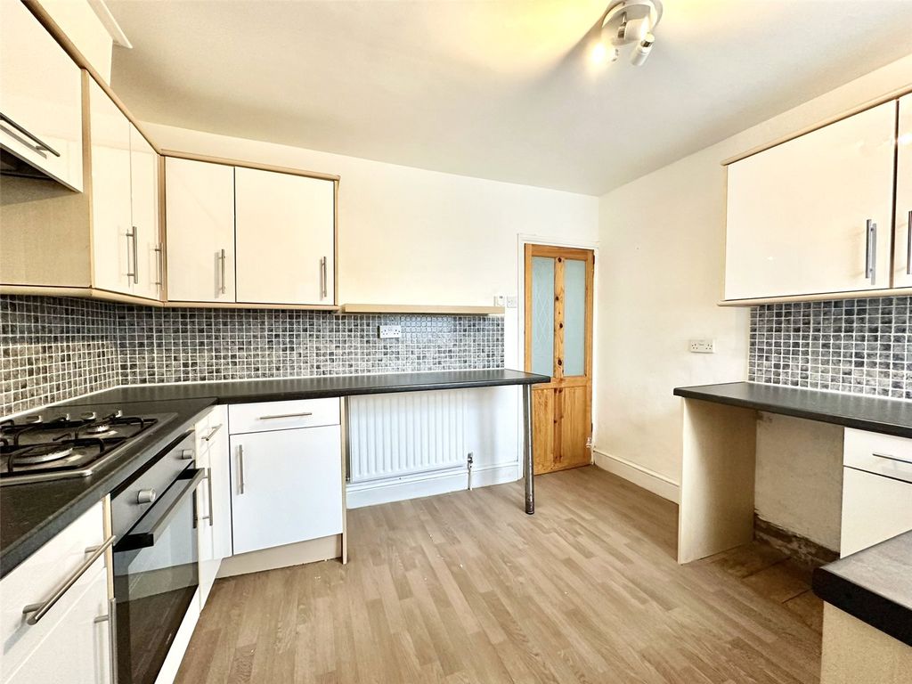 Property photo 2 of 10 Kitchen