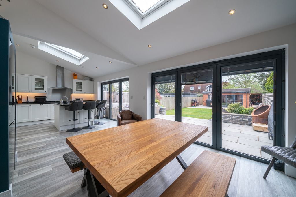 Property photo 3 of 27 228-Tring-Road-02794