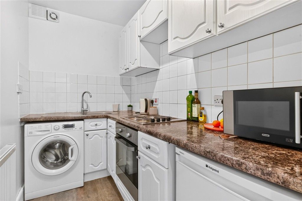 Property photo 3 of 9 Kitchen
