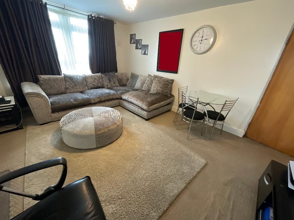 Property photo 3 of 11 Living Room 15'5 x 11'4