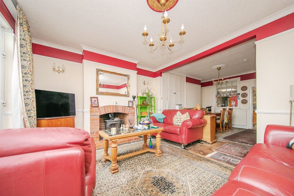Property photo 2 of 17