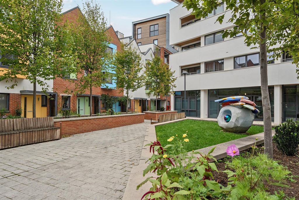 Property photo 1 of 16 Hollis Morgan