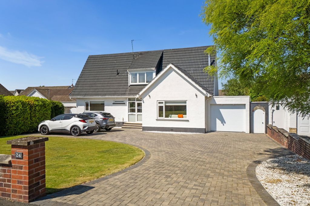 Property photo 1 of 32