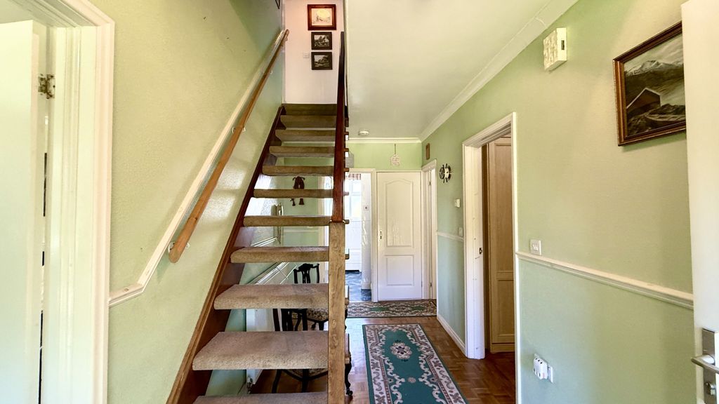 Property photo 2 of 30