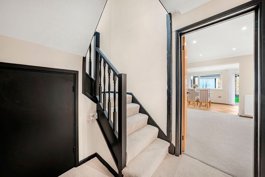 Property photo 3 of 28