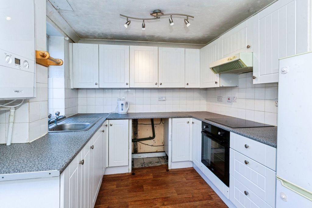 Property photo 3 of 16 Picture 3