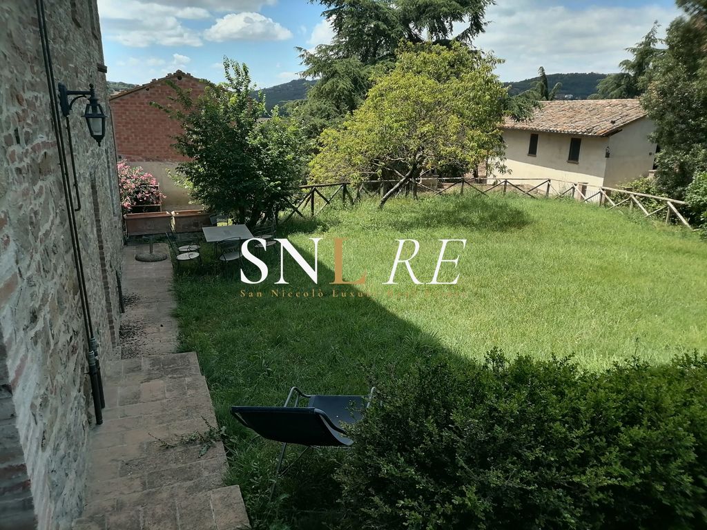 Property photo 2 of 25