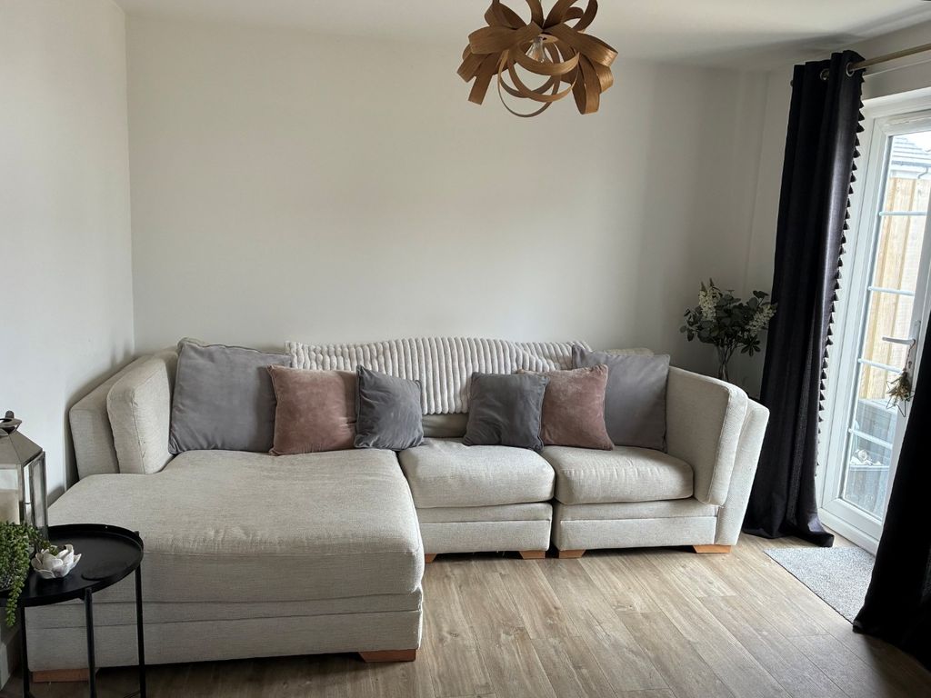 Property photo 3 of 14 5338992