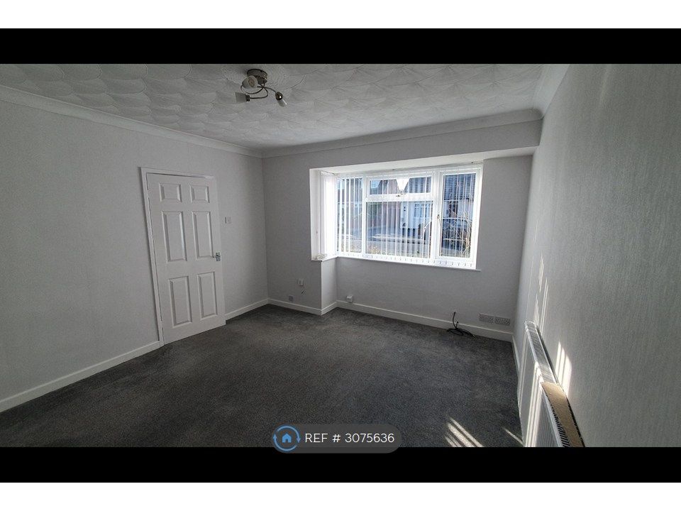 Property photo 3 of 5 Living Room