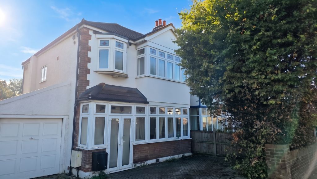 Property photo 1 of 13 Hook Rise Front