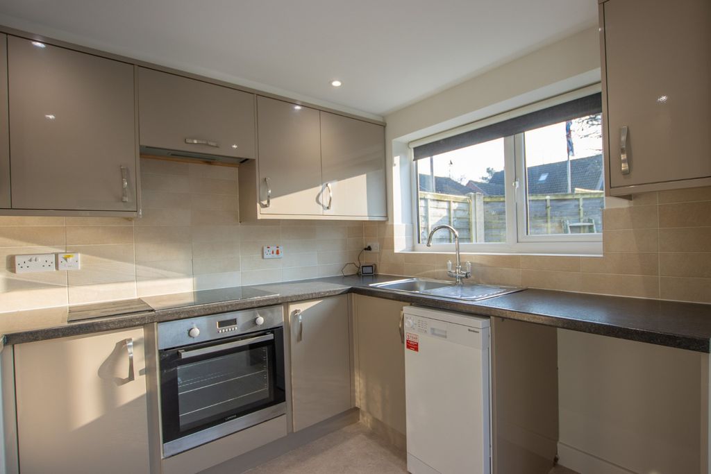 Property photo 3 of 14 4971383
