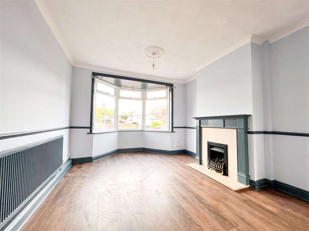 Property photo 2 of 11 Lounge