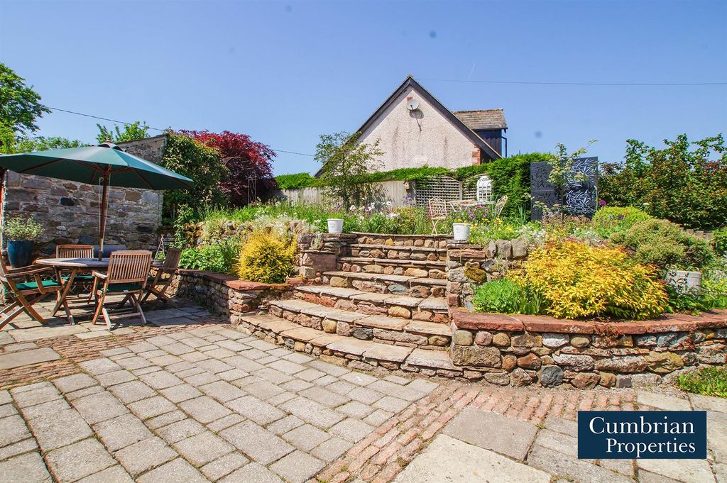 Property photo 2 of 32