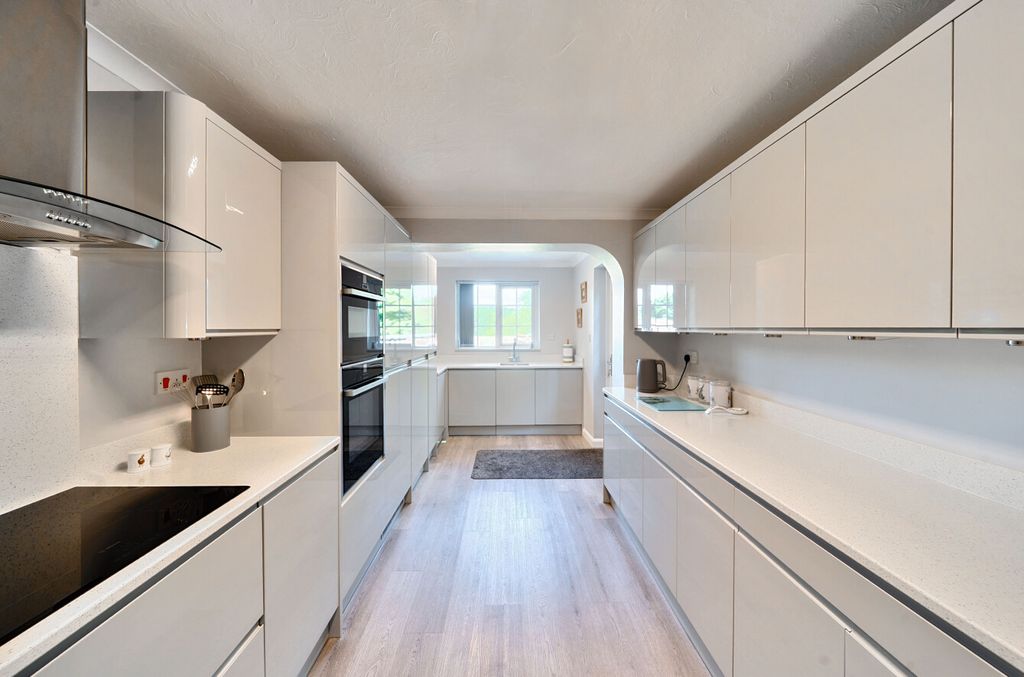 Property photo 3 of 15 1326686-4-687E3B9...