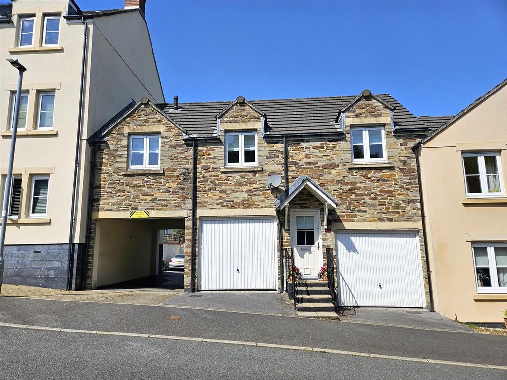 Property photo 1 of 9 Front.Jpg