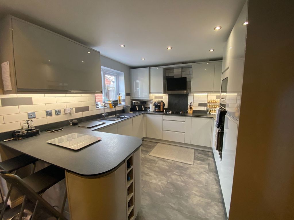 Property photo 3 of 24