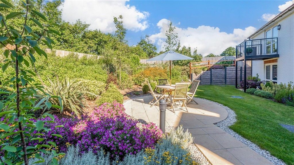 Property photo 3 of 9 Communal Garden