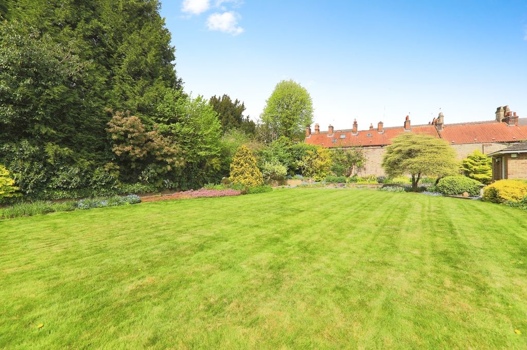 St. Giles Croft, Beverley HU17, 4 bed detached house for sale, £ ...