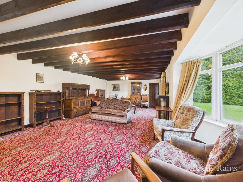 Property photo 2 of 39 Sitting/Dining Room