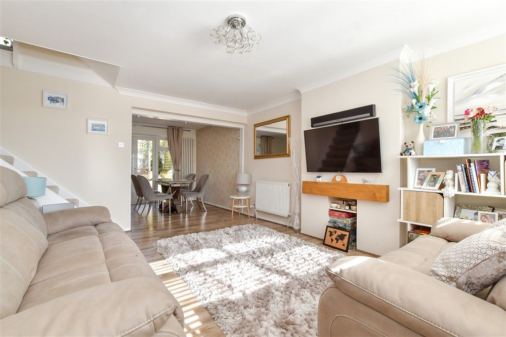 Property photo 1 of 17 Lounge