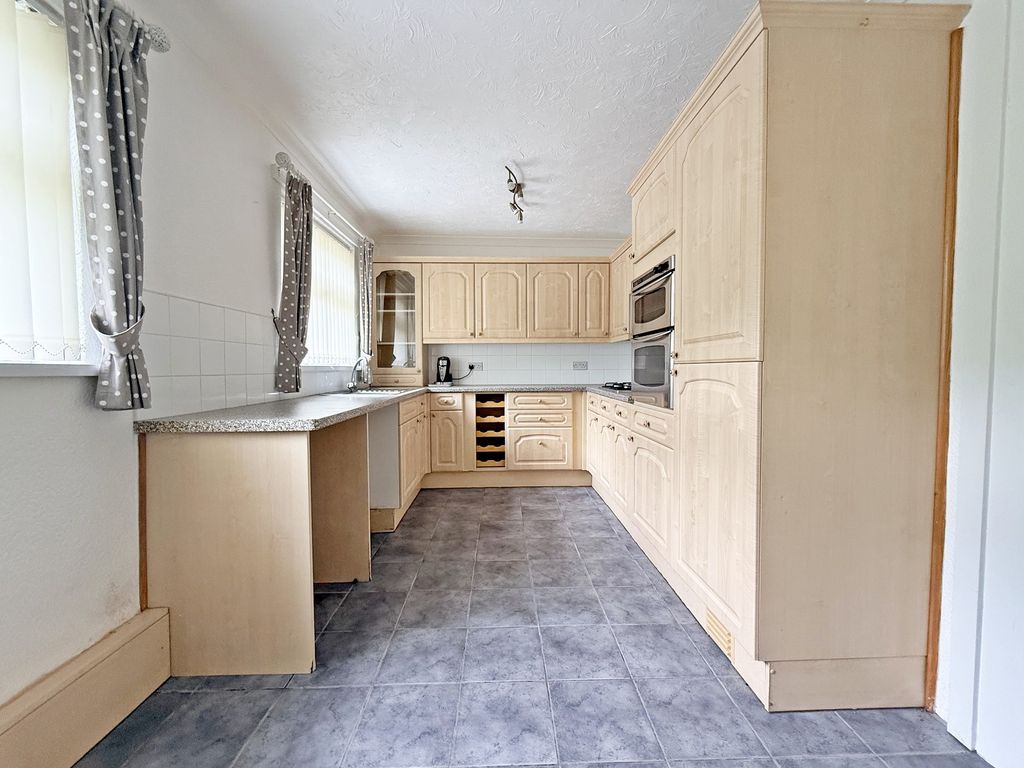 Property photo 3 of 25 Kitchen-Diner