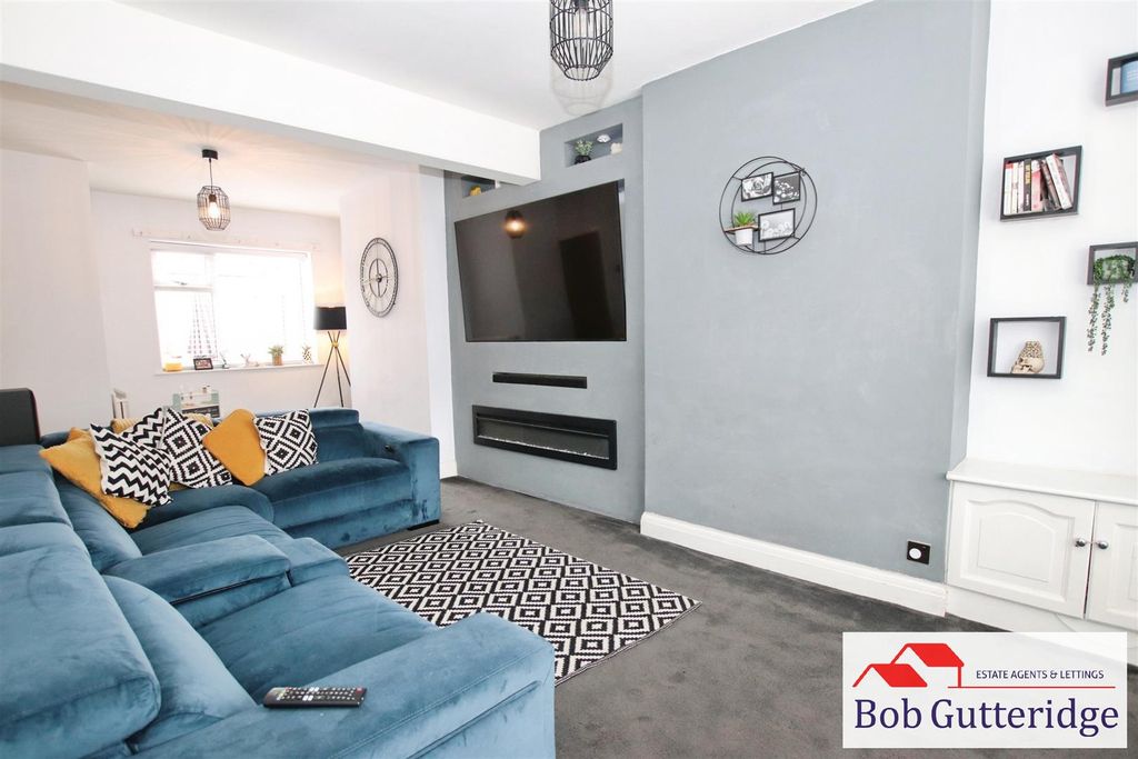 Property photo 2 of 27 Open Plan Lounge / Dining Room